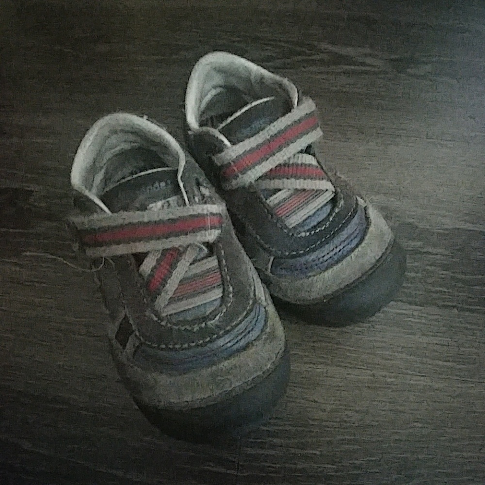 Stride Rite gray Toddler shoe in size 5